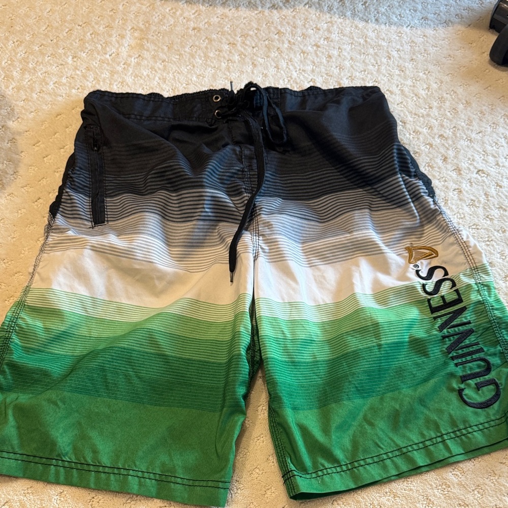 Guinness Men's Gradient Green and Black Board Shorts